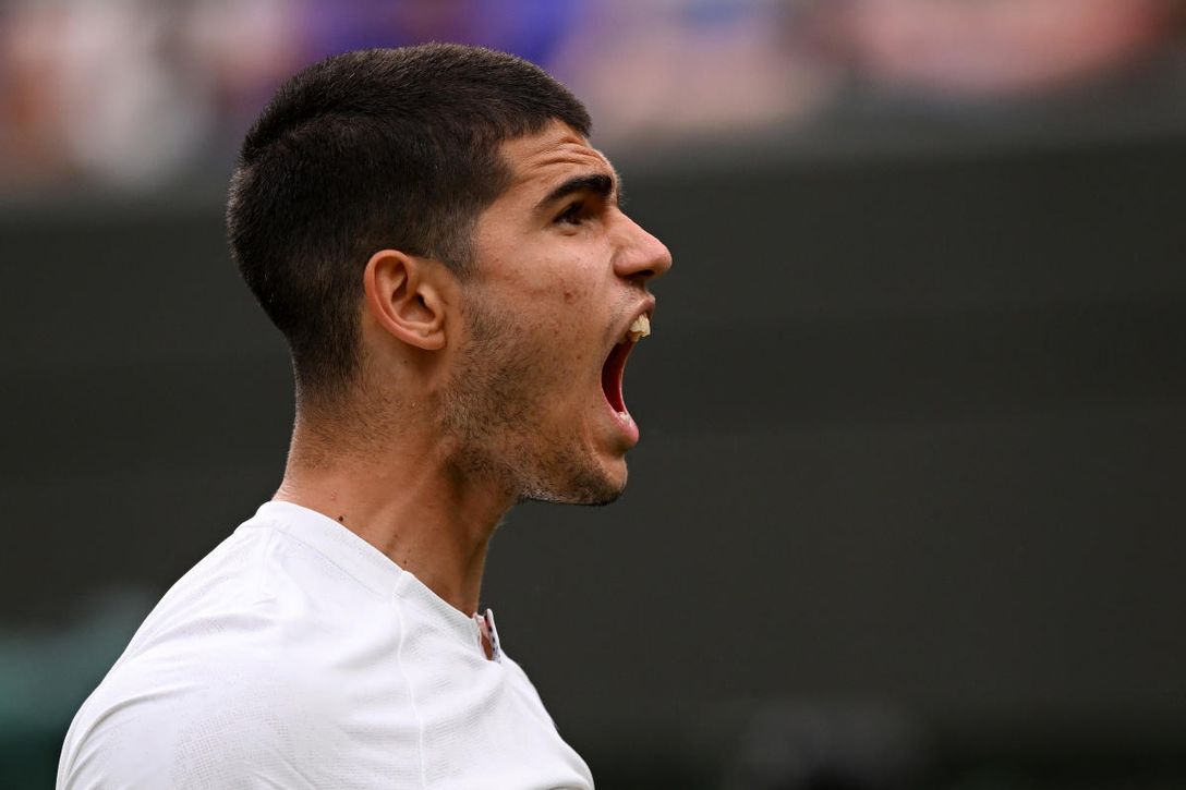 Carlos Alcaraz sobrevive a Struff en Wimbledon gracias a su saque