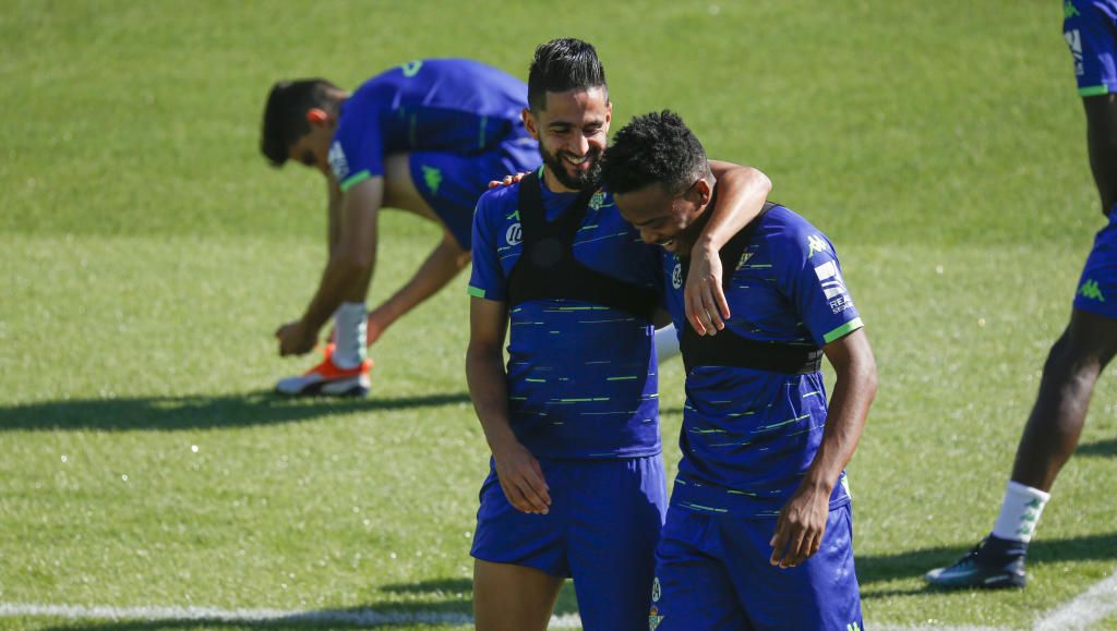 Kaptoum junto a Boudebouz en un entrenamiento del primer equipo