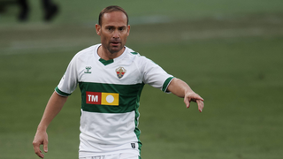 Nino vuelve al fútbol para ayudar a Elche