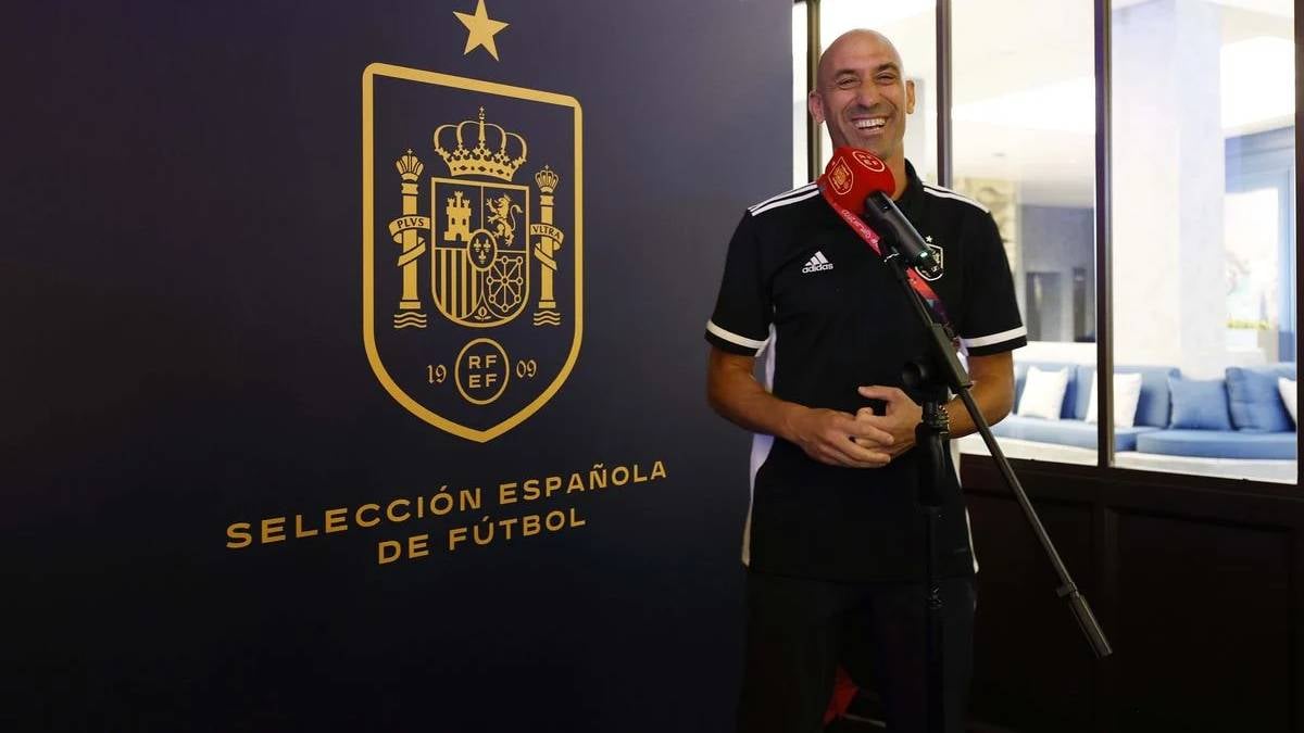 La RFEF convoca una reunión 'extraordinaria y urgente' tras la suspensión de Rubiales