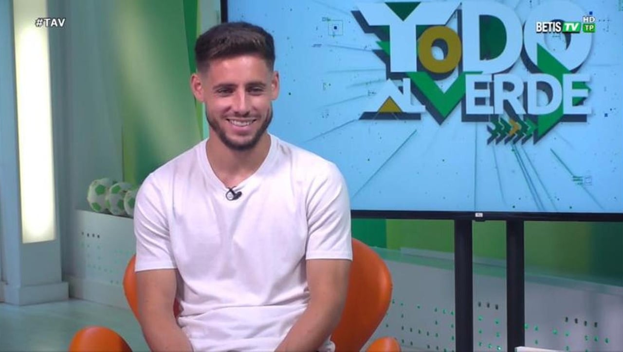 Álex Moreno: “Estoy donde quiero estar; quiero seguir creciendo, pero en el Betis”