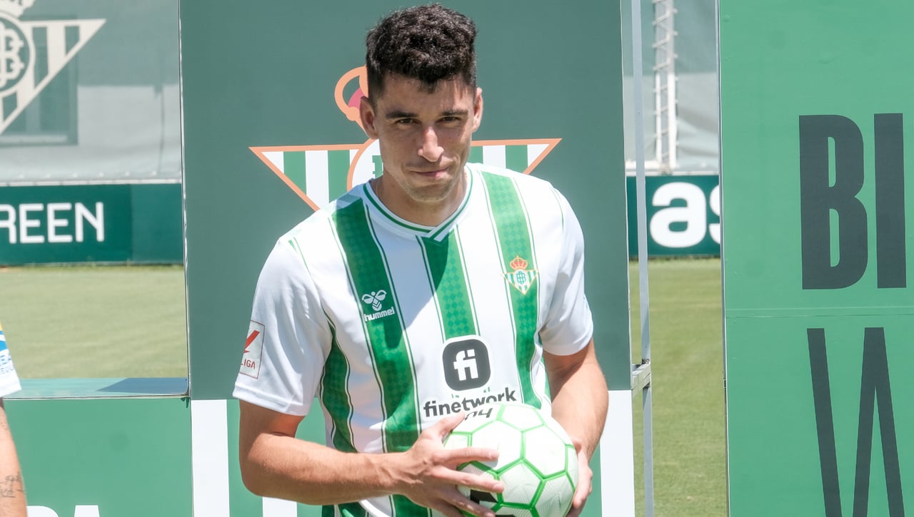 Marc Roca se moja sobre su futuro en el Betis 