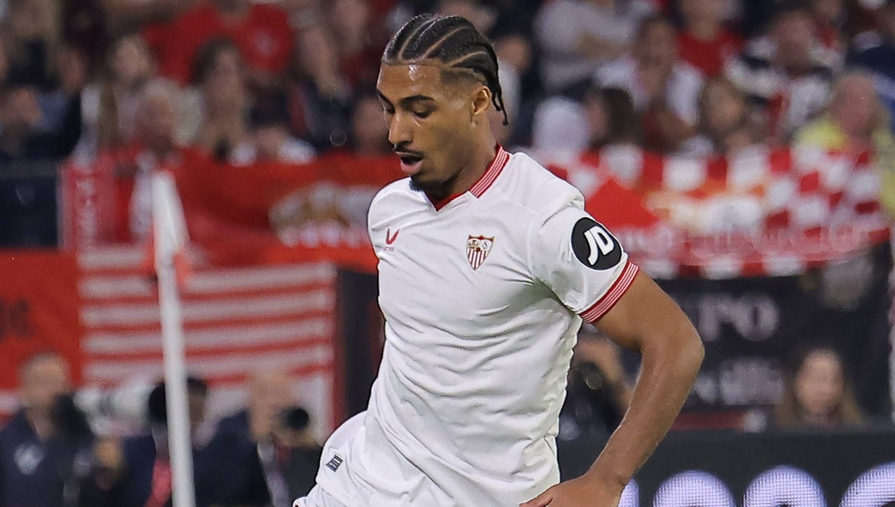 El bonito gesto de Badé que enamora a la afición del Sevilla