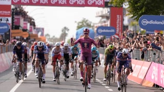 Milan vuelve a triunfar en un accidentado final con protagonismo del Movistar