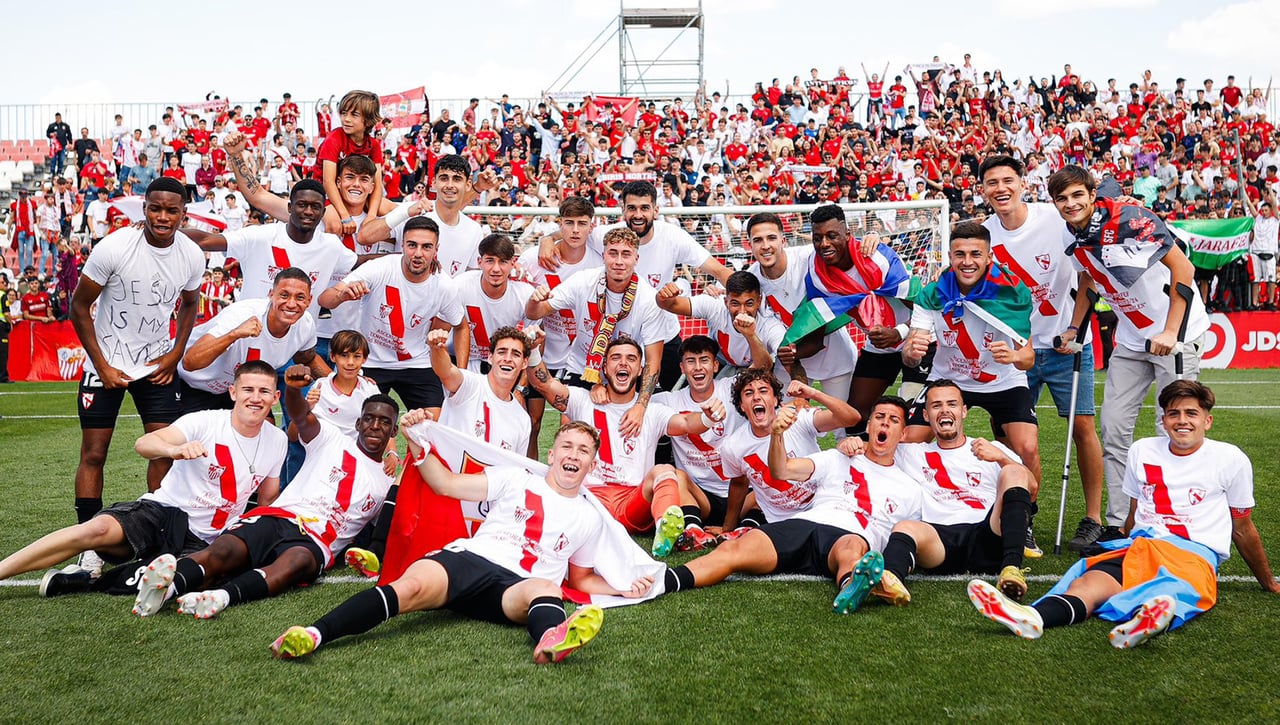 Sevlla Atlético 1-1 UCAM: Título, ascenso y fiestón en vísperas del derbi