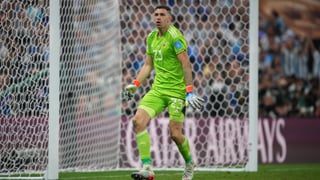 Un grande de Europa se lanza por el 'Dibu' Martínez