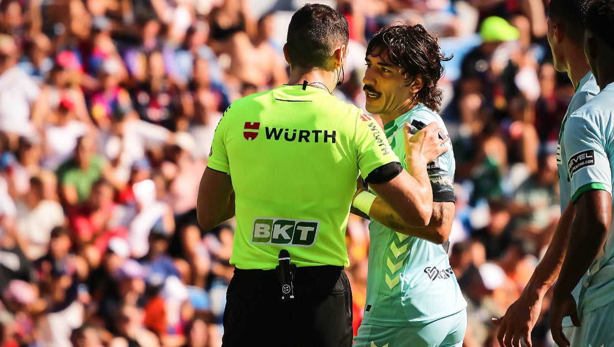 Bellerín se revuelve contra LaLiga y replica a Tebas con contundencia 