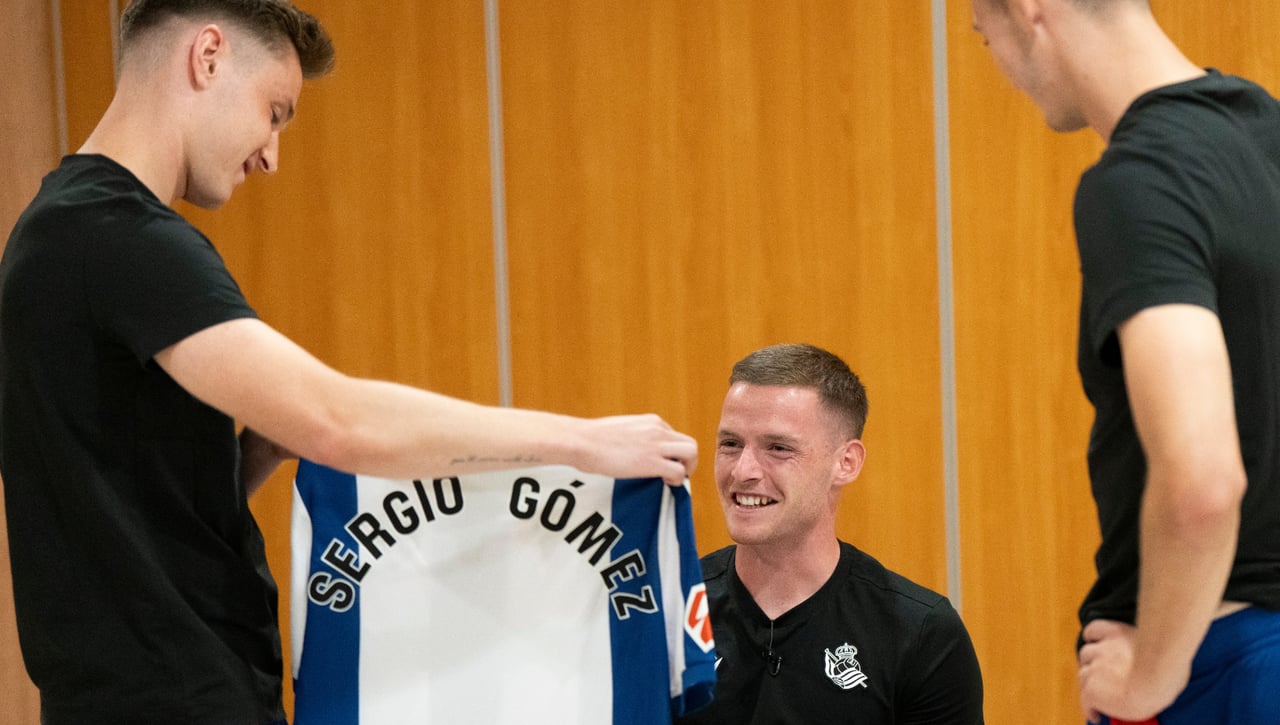 Sergio Gómez pide un 'dorsal mágico' en la Real Sociedad