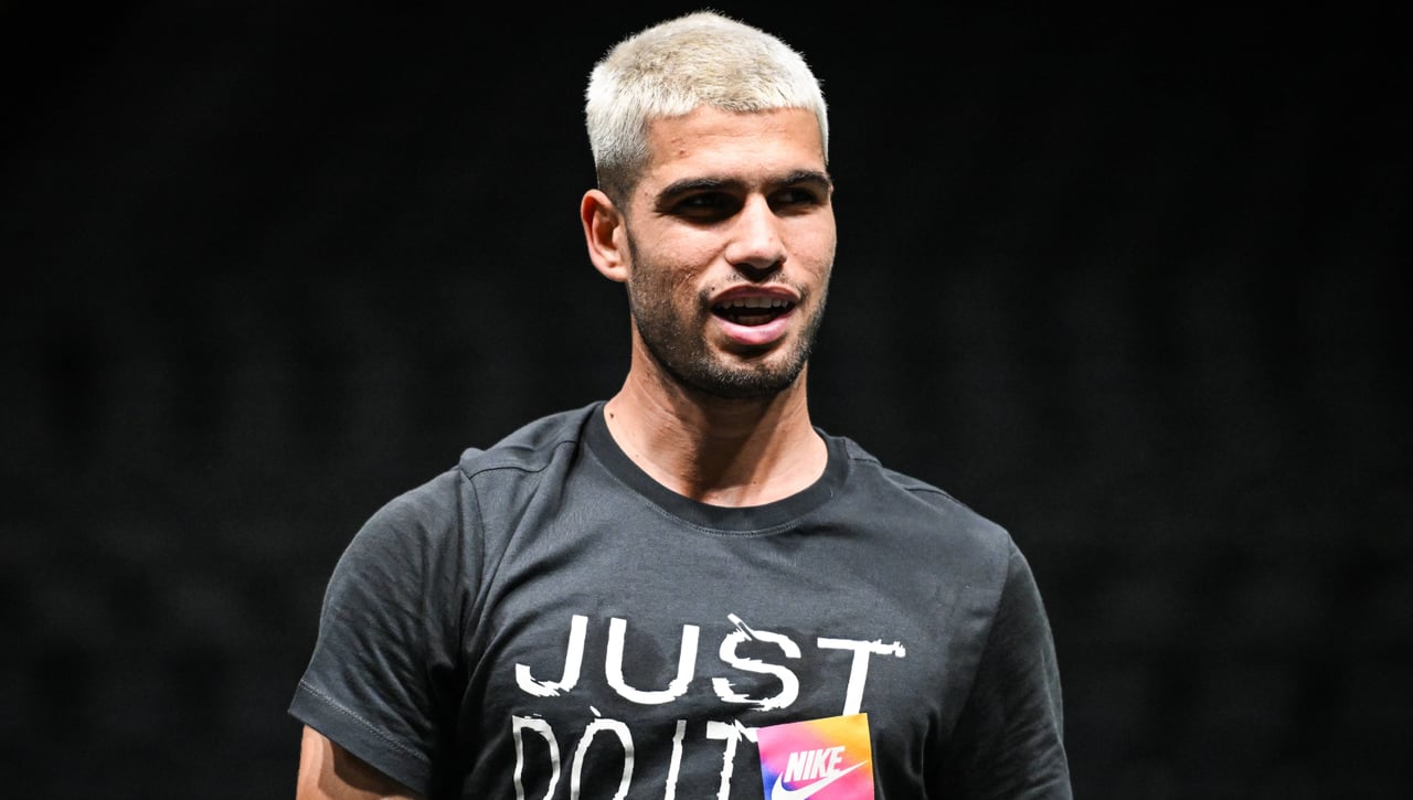 A Carlos Alcaraz le sale una buena primera carta en el Masters 1000 de París