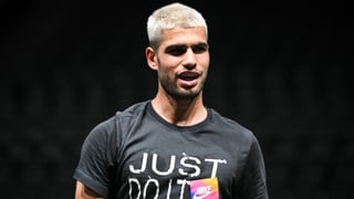 A Carlos Alcaraz le sale una buena primera carta en el Masters 1000 de París