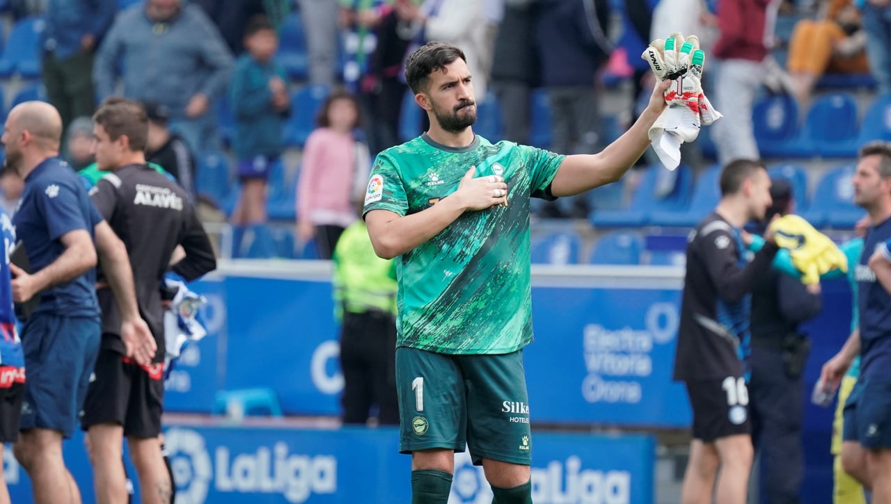 "Tiene buena pinta" lo de Fernando Pacheco por la UD Almería que ya está en la ciudad