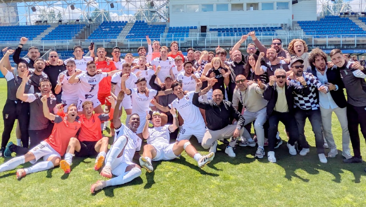 El Ceuta de José Juan Romero obra el milagro y asciende a Segunda
