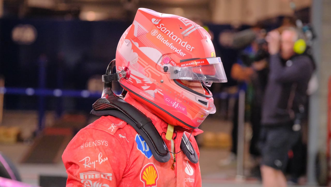 Carlos Sainz explota contra Ferrari en Las Vegas