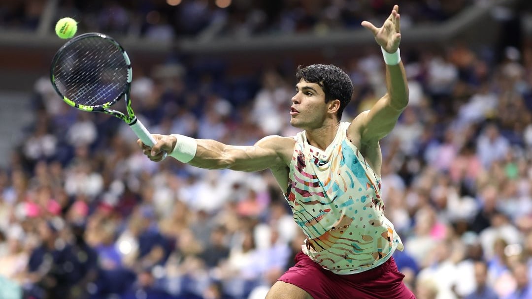 Alcaraz pasa a segunda ronda del US Open tras la retirada de Koepfer 