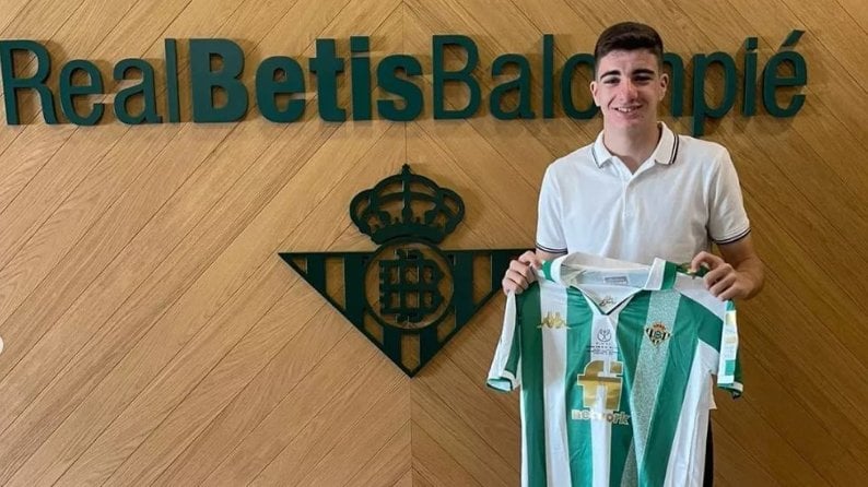 Otro canterano del Betis sigue los pasos de Álex Pérez y se marcha a Italia
