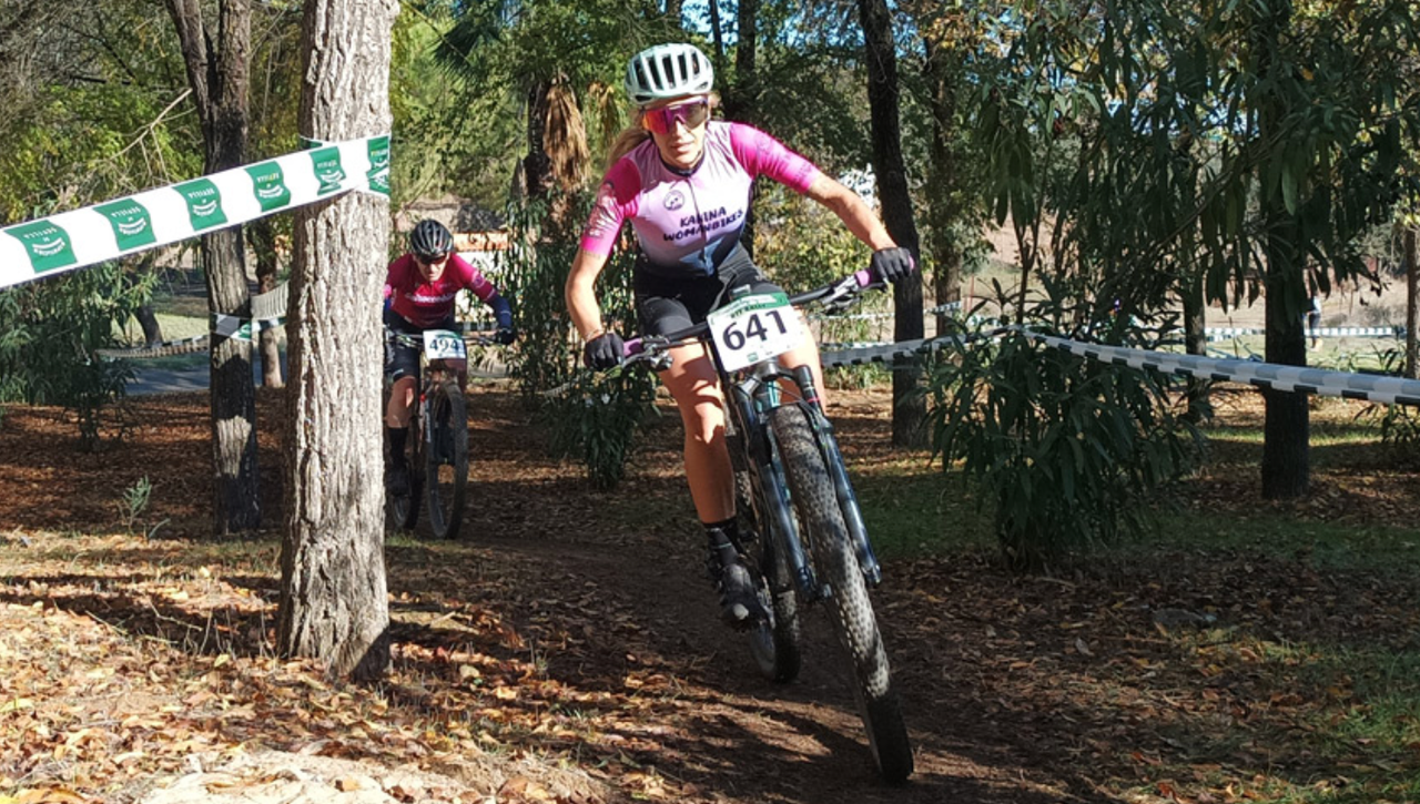 Almudena Rodríguez consigue la victoria en el Circuito Provincial de Rally El Ronquillo
