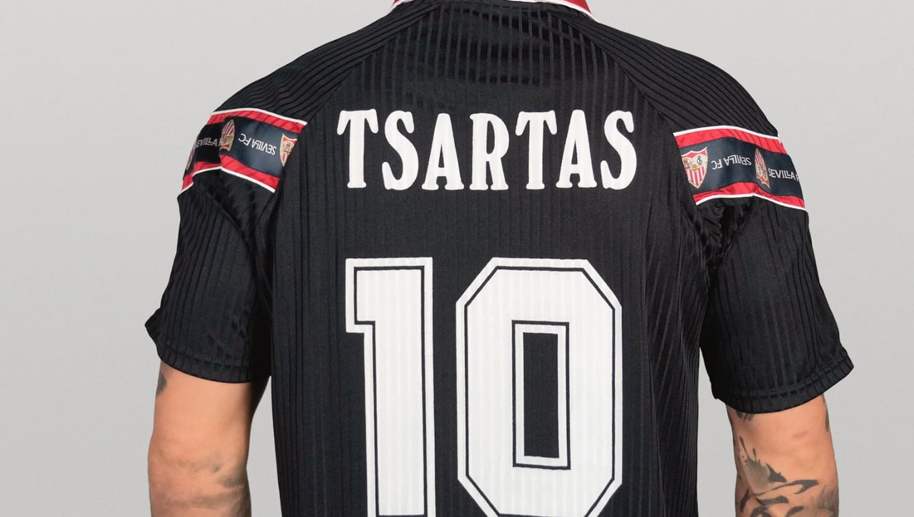 Una celebrada vuelta al pasado en Nervión