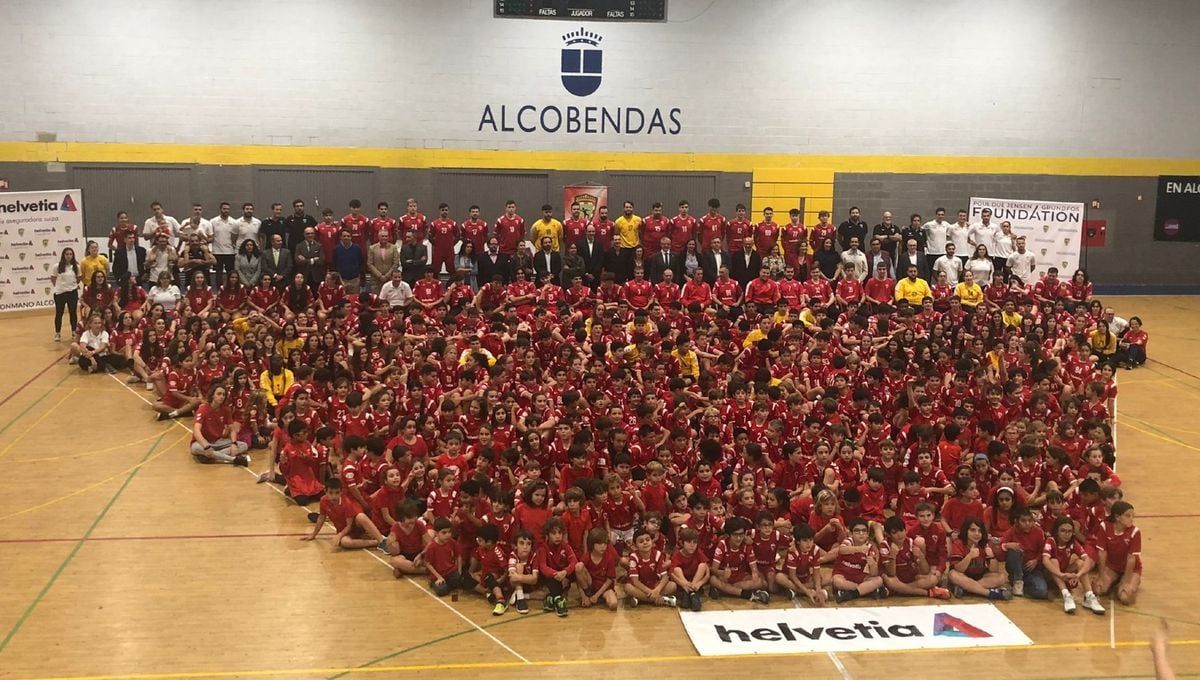 La Academia Helvetia Balonmano Alcobendas presenta a sus  equipos para la temporada 22/23 