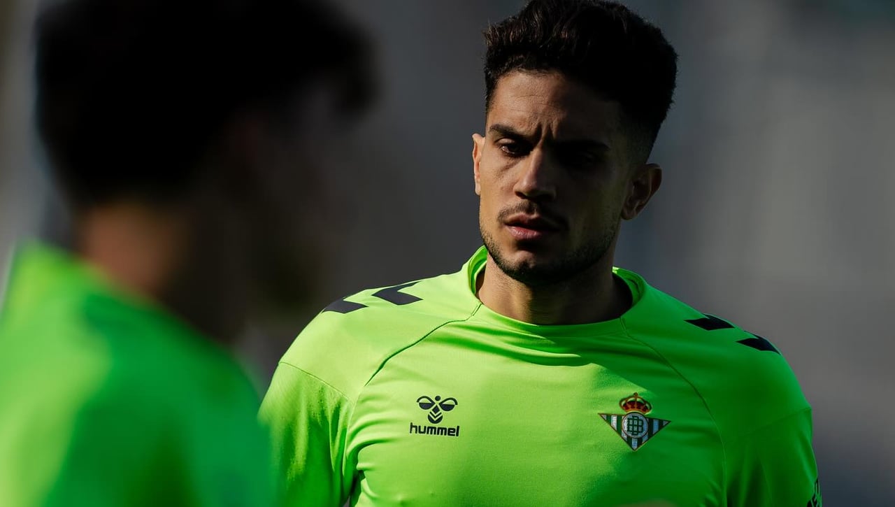 Un sorpresón, dos dudas, cuatro bajas y un debate en la vuelta al trabajo del Betis