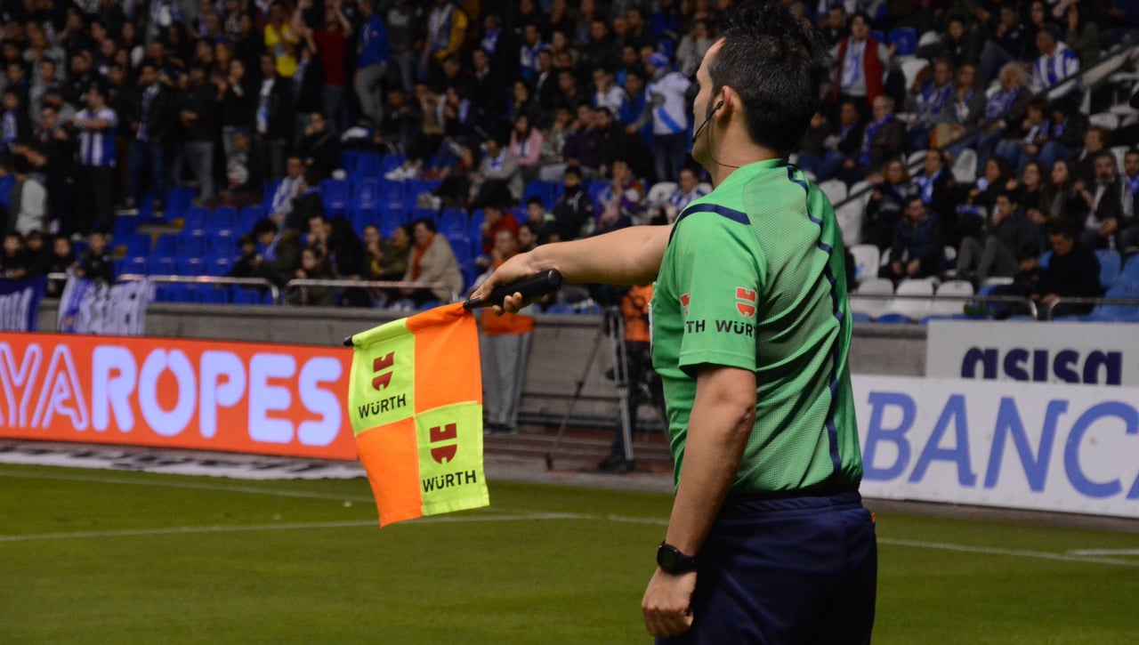 Así nació la norma del fuera de juego posicional (y el debate que sigue vivo)