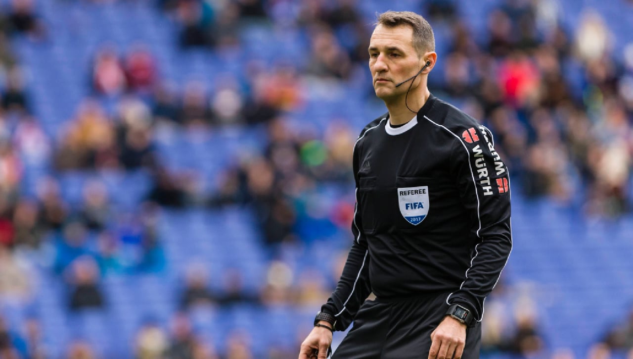 Guerra abierta en el VAR: “Demuestras ser algo ‘pelota’ con tus nuevos jefes”