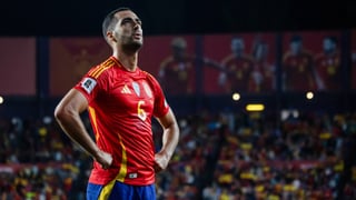 Mikel Merino rompe el puzle de Luis de la Fuente en el centro del campo de la Selección Española: "Me están cayendo"