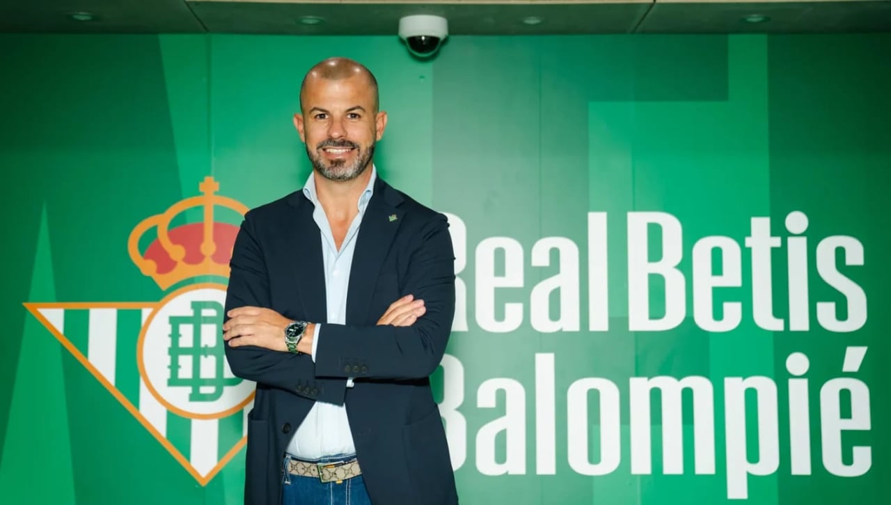 Varios clubes europeos tientan a Manu Fajardo, cotizadísimo director deportivo del Betis  