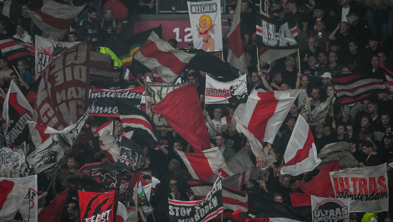 Los ultras del Ajax viajarán a Donostia tras liarla en Praga