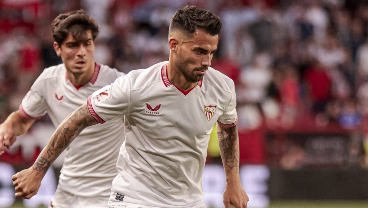 El balón en el tejado de Suso