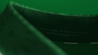 Diseñó la camiseta de Kappa que homenajeó a la afición en pandemia y ahora intenta convencer a Hummel