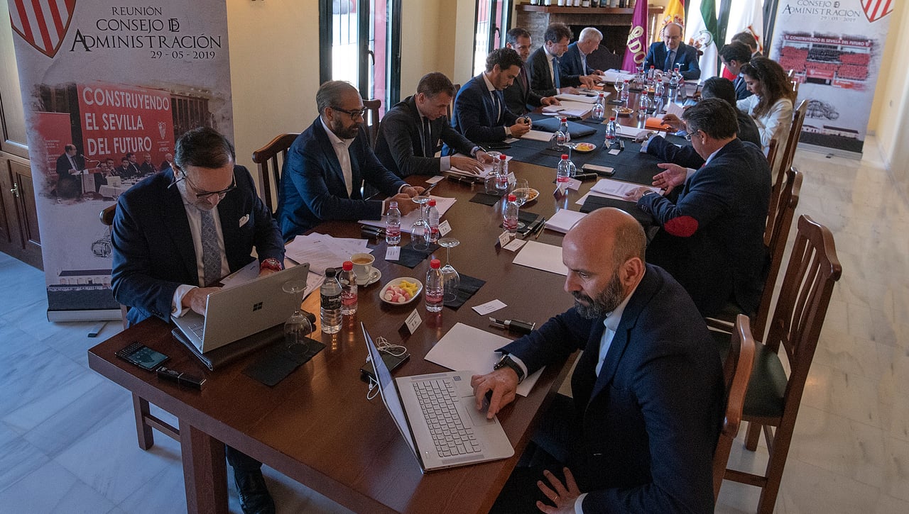 Cambios en el Sevilla: en pleno 'caso Monchi', anuncia nuevo consejero delegado y un relevo en la vicepresidencia   