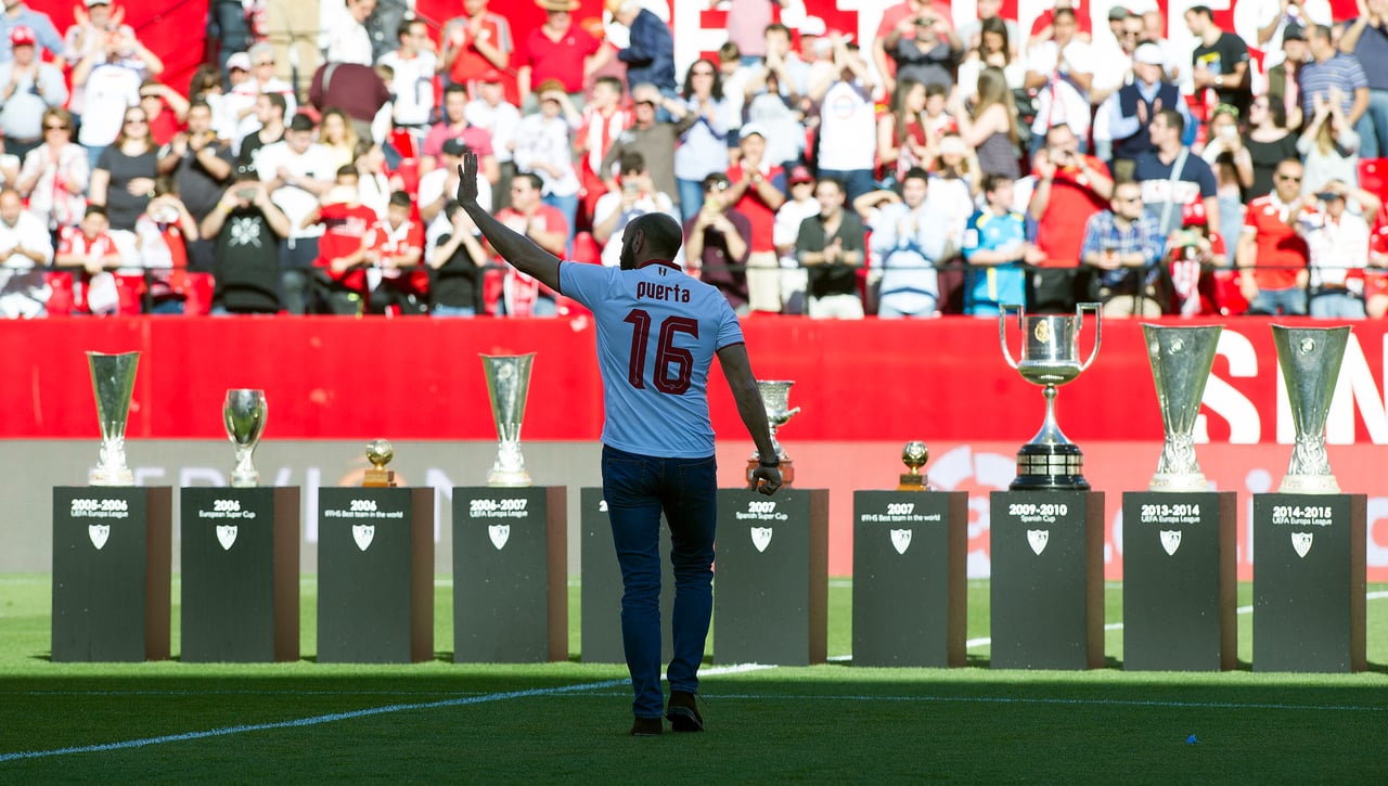 Comunicado del Aston Villa: relevo en los despachos y oferta a la baja al Sevilla por Monchi