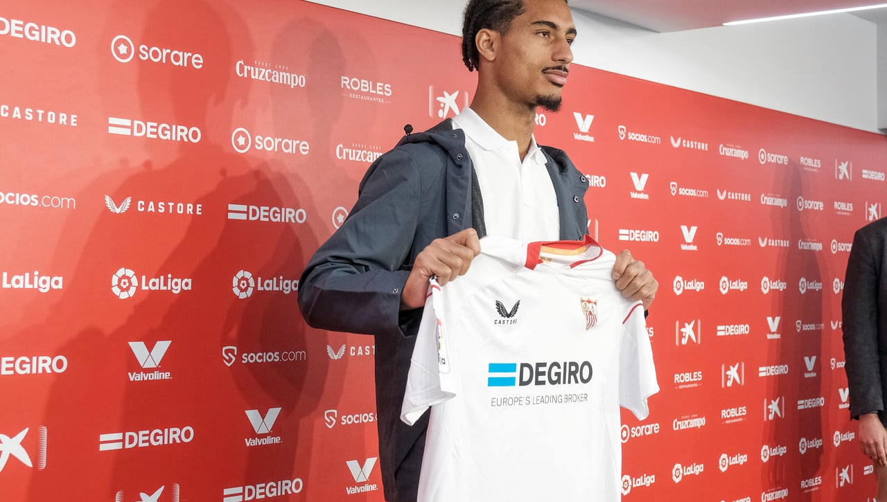 La presentación del "talismán" Loïc Badé, en imágenes