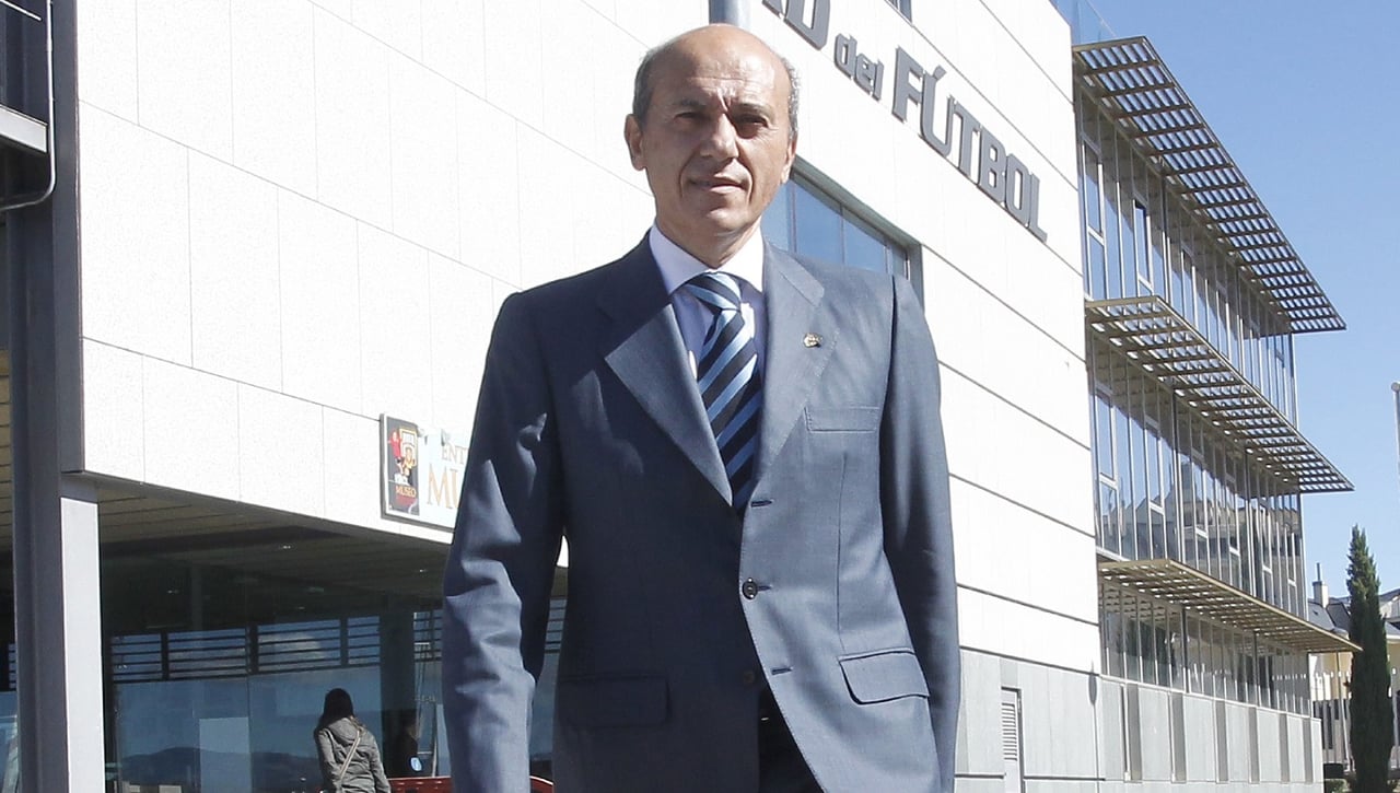 Del Nido solicita al consejo una Junta General Extraordinaria de Accionistas mediante requerimiento notarial