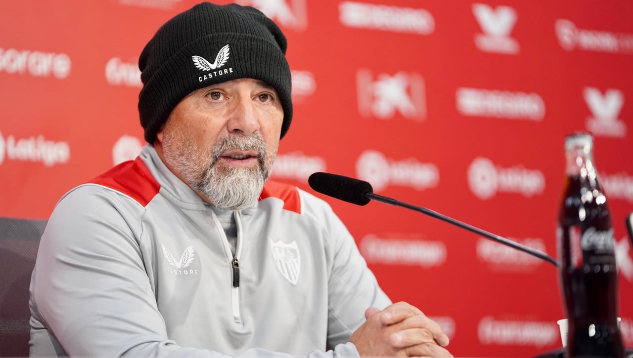 Sampaoli explica su charla con Acuña después del 'lío del papelito' y analiza el "exceso de nervios" en el Sevilla  