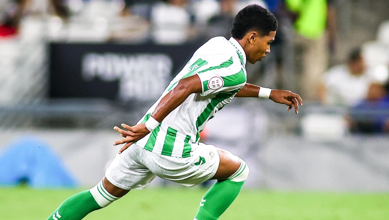 El golazo de Jhon Arcila como carta de presentación en Heliópolis