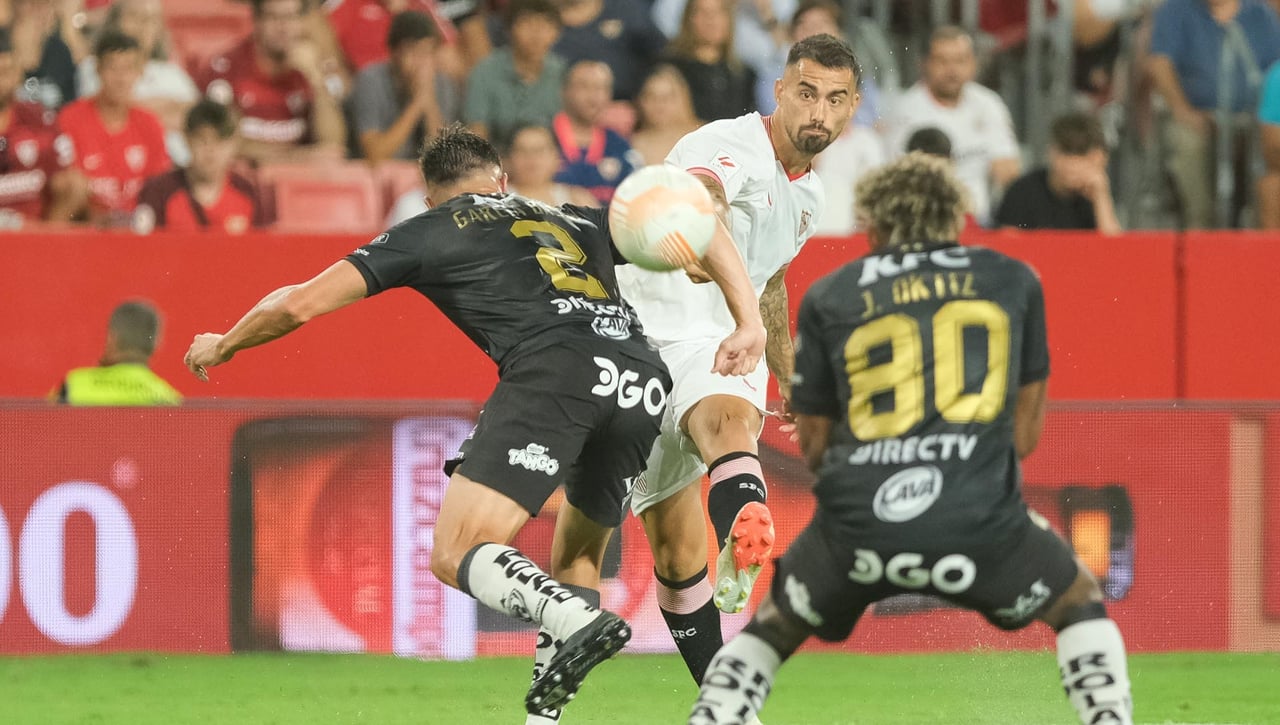 La lista del Sevilla para Alemania, con mucha letra pequeña: descartes, 'tocados' y en venta; Carmona, uno menos