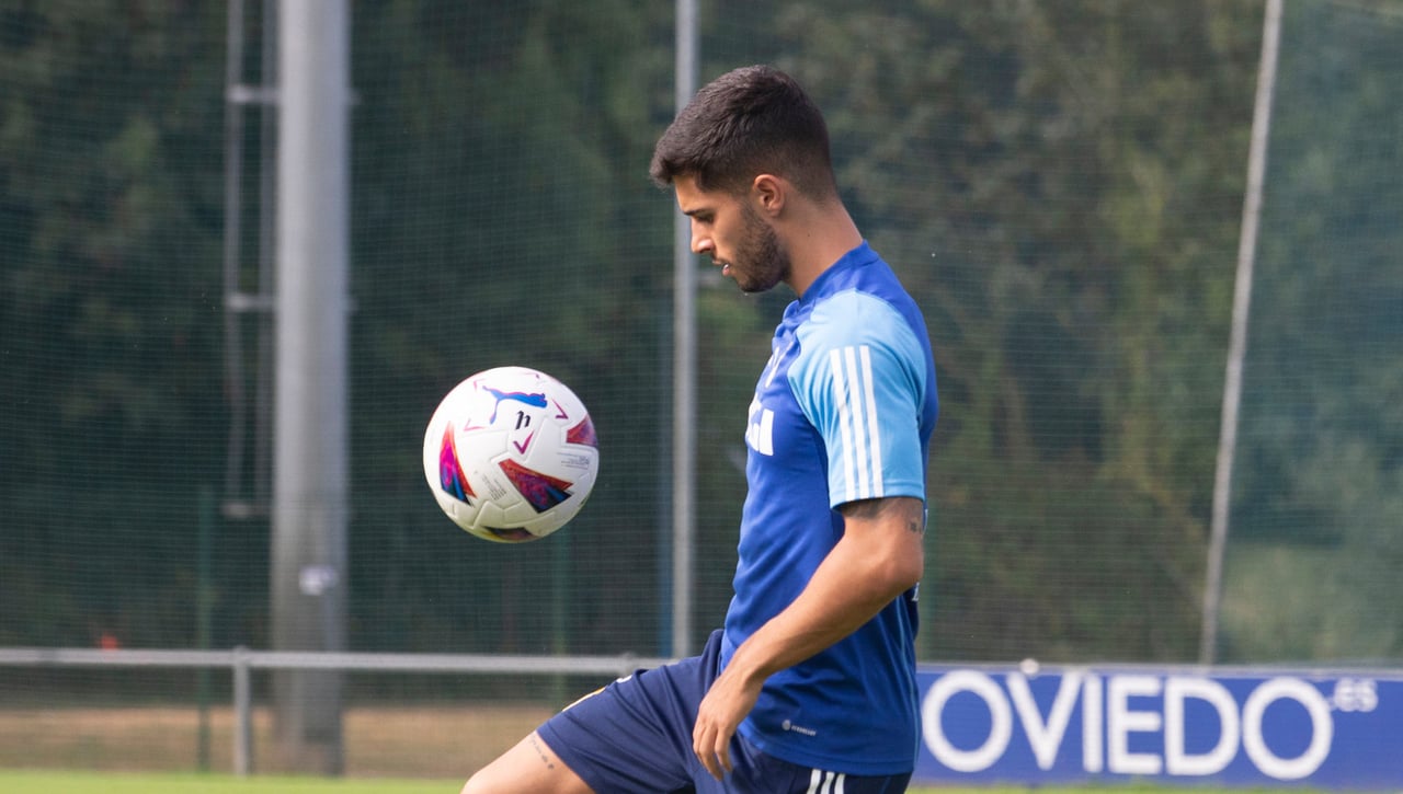 Un ex del Barcelona entre los candidatos a suplir a Mario Hernández en el Oviedo