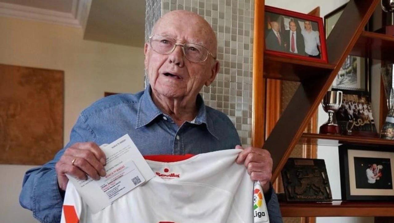 Luto en el Sevilla por la muerte de Don Domingo Muñoz González, socio número 1