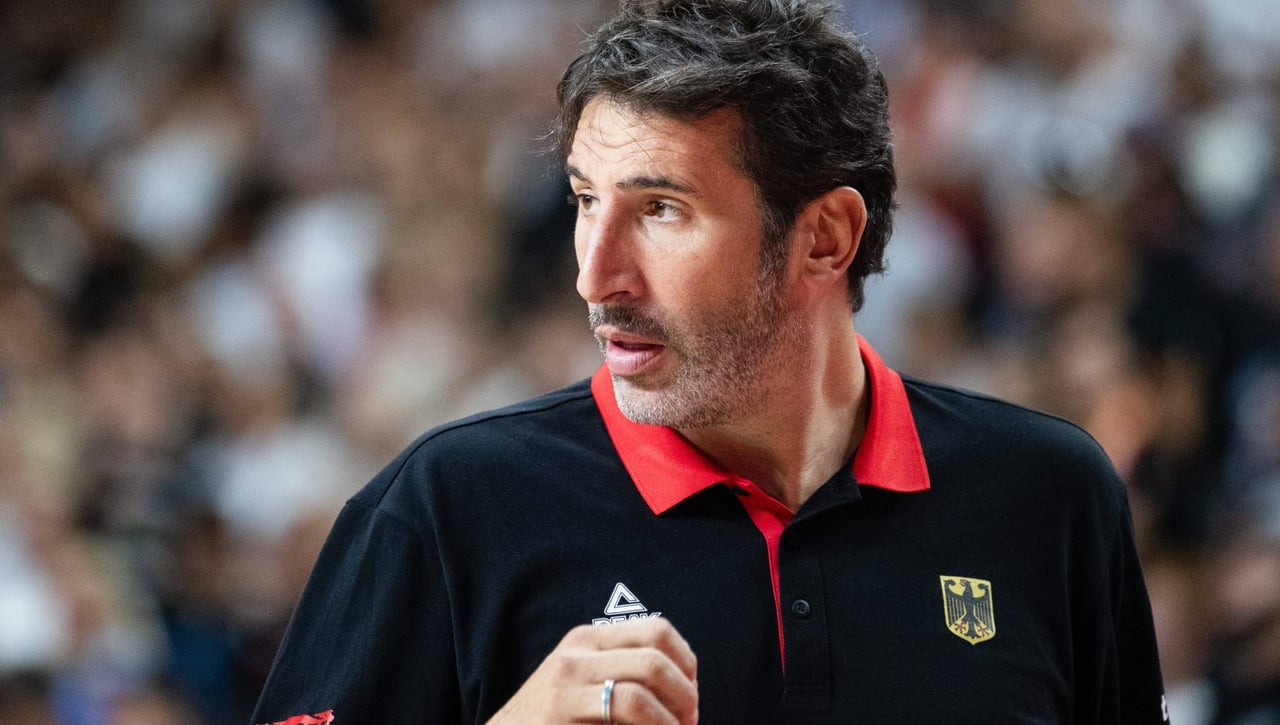 Álex Mumbrú comunica su renuncia