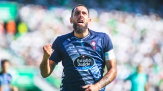 Borja Iglesias y Radu sostienen a un Giráldez que pierde identidad