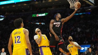 Los Lakers se hunden mientras los Celtics pelean por el liderato