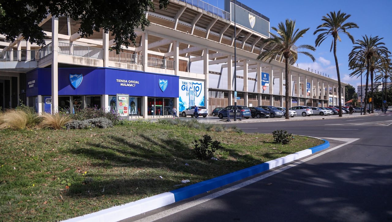 La afición del Málaga carga contra Pablo Guede, Manolo Gaspar y el alcalde Francisco de la Torre