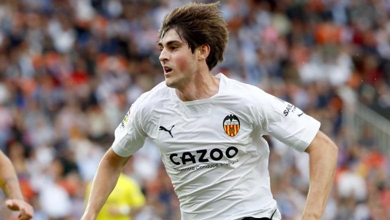 Javi Guerra, un cheque por valor de cien millones de euros