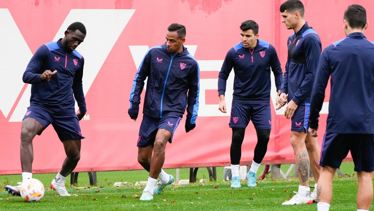 El Sevilla vuelve al trabajo todavía sin Loïc Badé