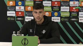 Marc Roca rechaza el flan destapado por Isco Alarcón en el Betis