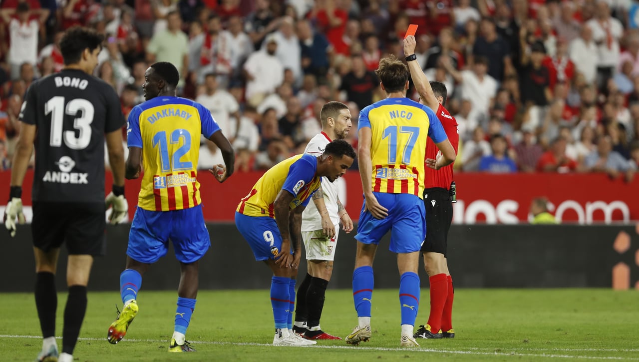 El Inter sigue de cerca a varios jugadores del Valencia y del Sevilla