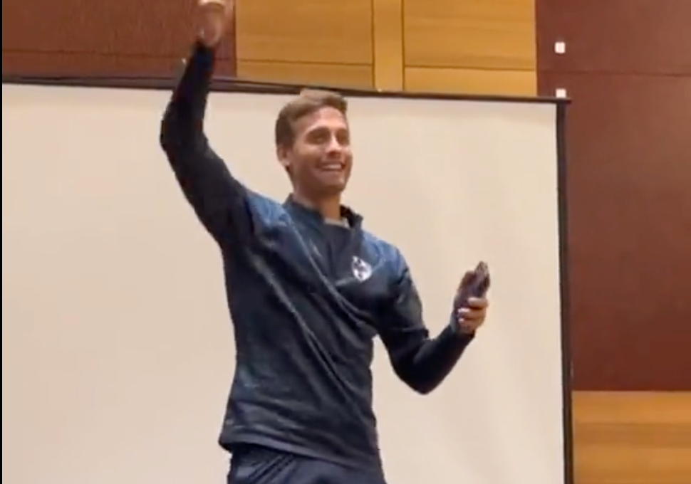 La novatada de Canales en Rayados