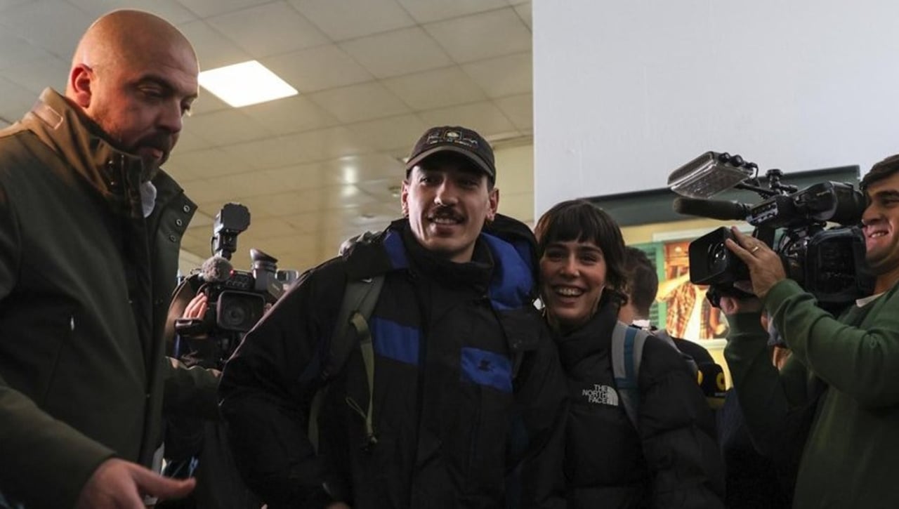 A Bellerín, que jugará de verdiblanco pero no en el Betis, le hacen 'un Ceballos'