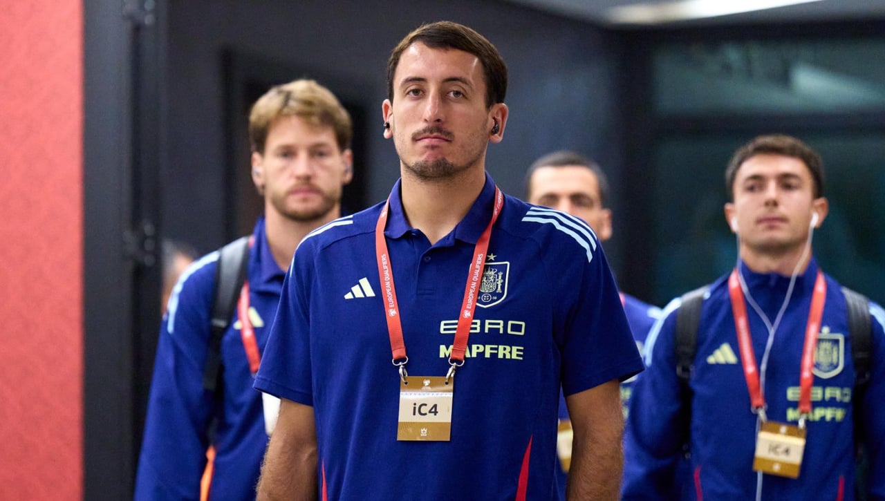 Oyarzabal se transforma con España en un incio discreto con la Real Sociedad